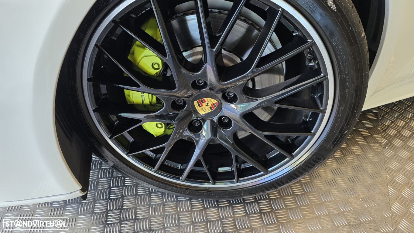 Porsche Panamera 4 E-Hybrid - 26