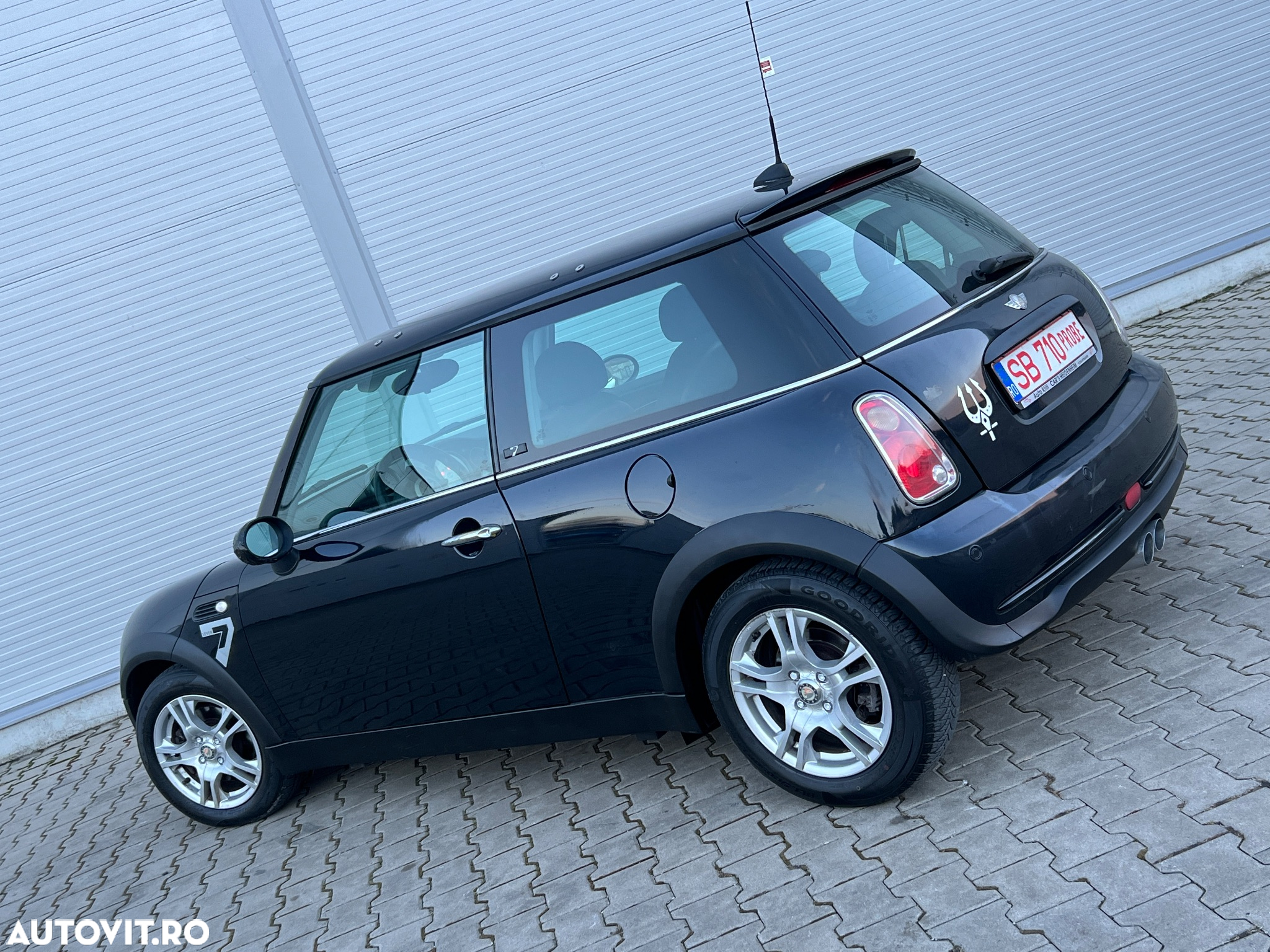 Mini Cooper One - 2