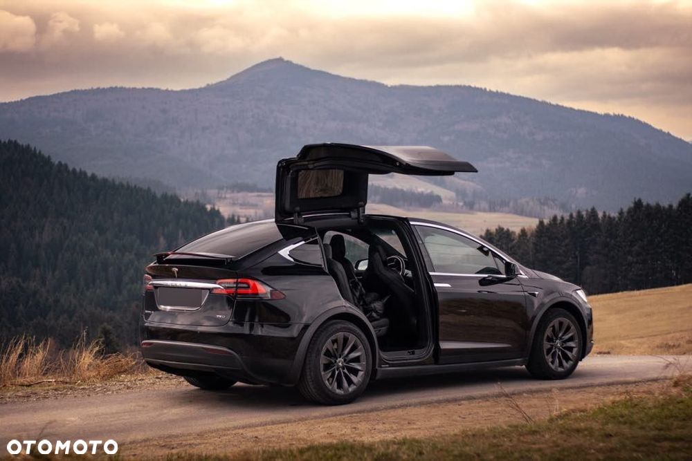 Tesla Model X - 14