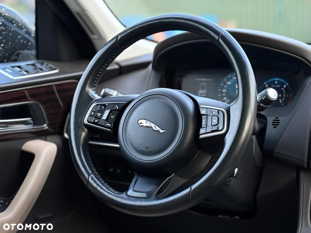Jaguar F-Pace - 29