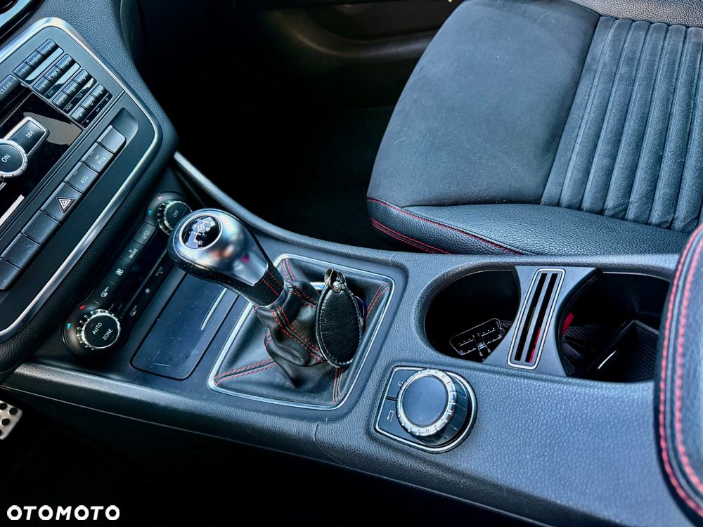 Mercedes-Benz CLA 180 BlueEffICIENCY Edition - 17