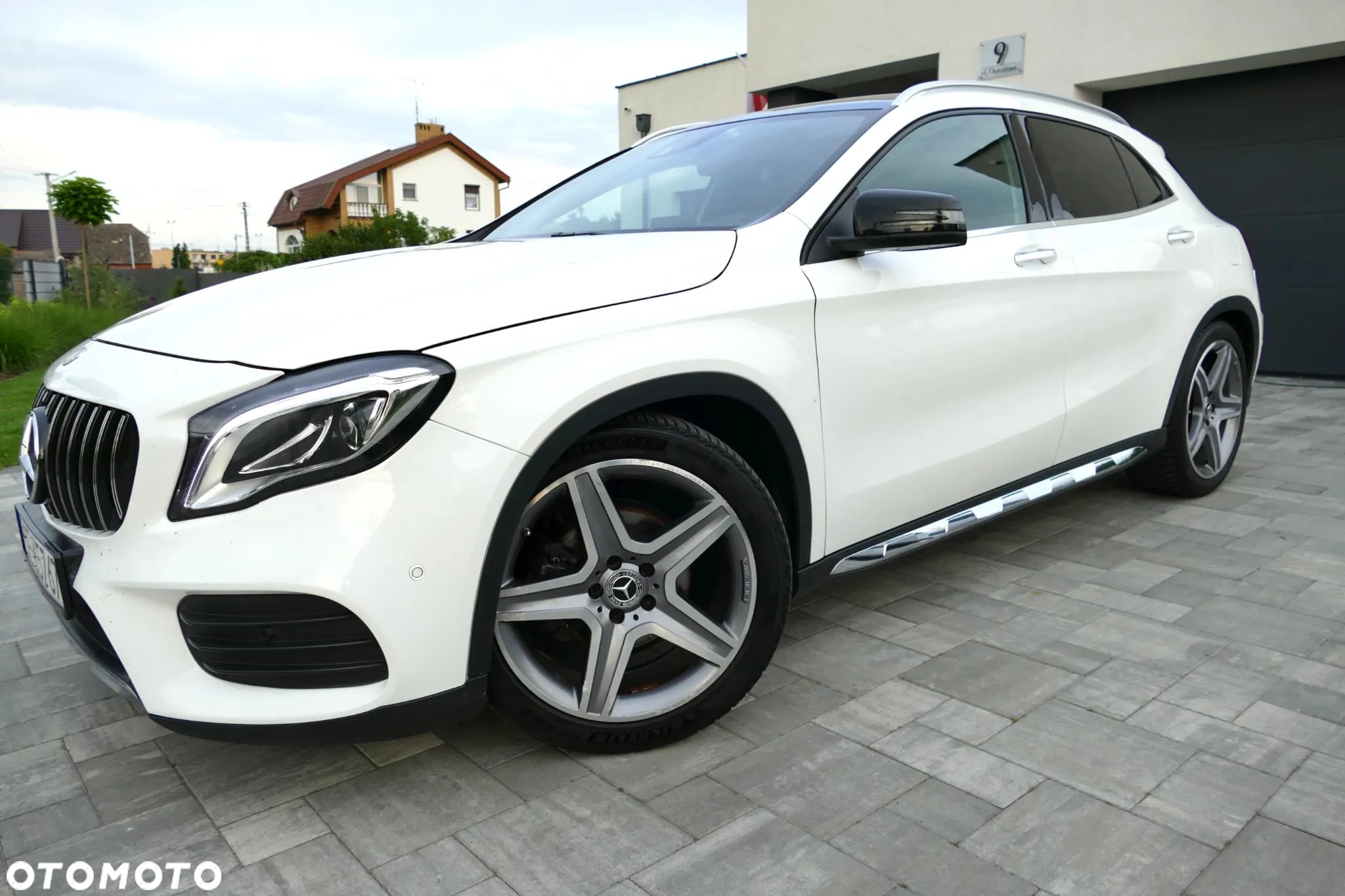 Mercedes-Benz GLA 200 AMG Line - 1