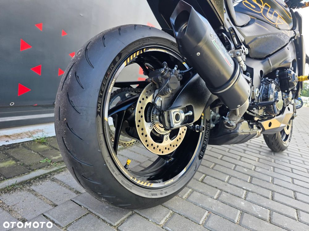 Suzuki GSX - 23