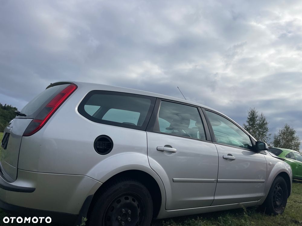 Ford Focus 1.6 Ghia - 9