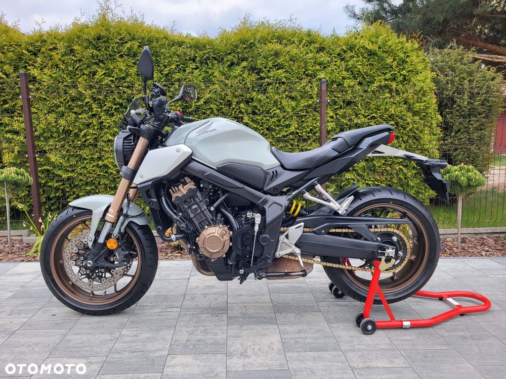 Honda CB - 12
