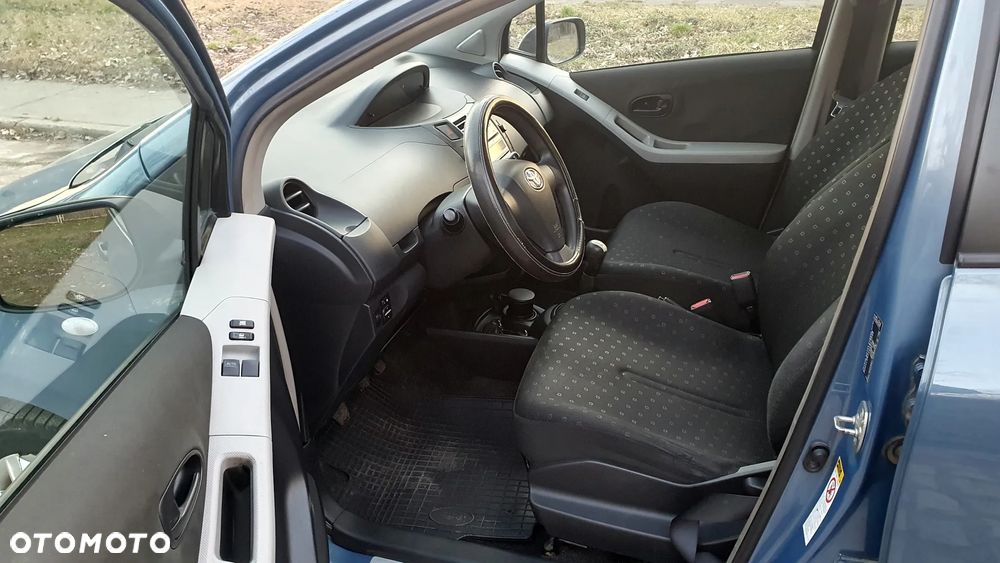 Toyota Yaris 1.3 Luna Premium - 10