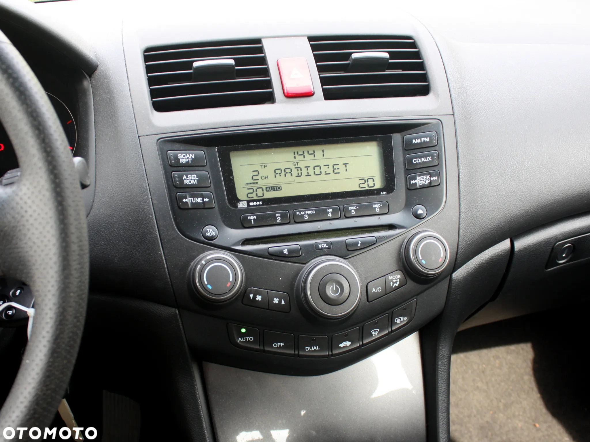 Honda Accord 2.0 Comfort - 11