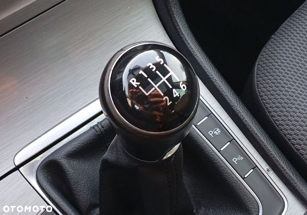 Volkswagen Golf - 28