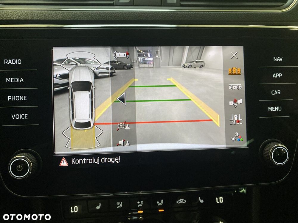 Skoda Superb 2.0 TDI SCR Ambition DSG - 23