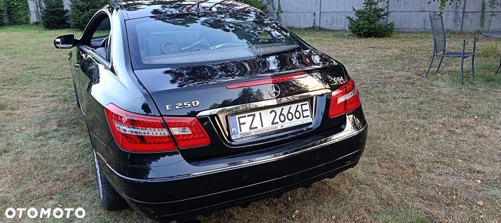Mercedes-Benz Klasa E 250 CGI BlueEFFICIENCY Automatik Elegance - 24