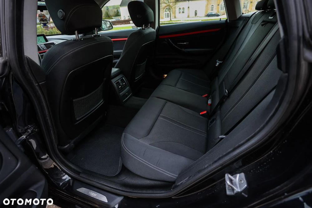 BMW Seria 3 330i Sport Line Sport - 26