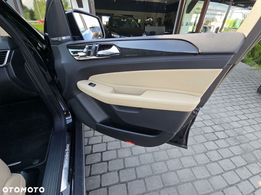 Mercedes-Benz GLE - 32