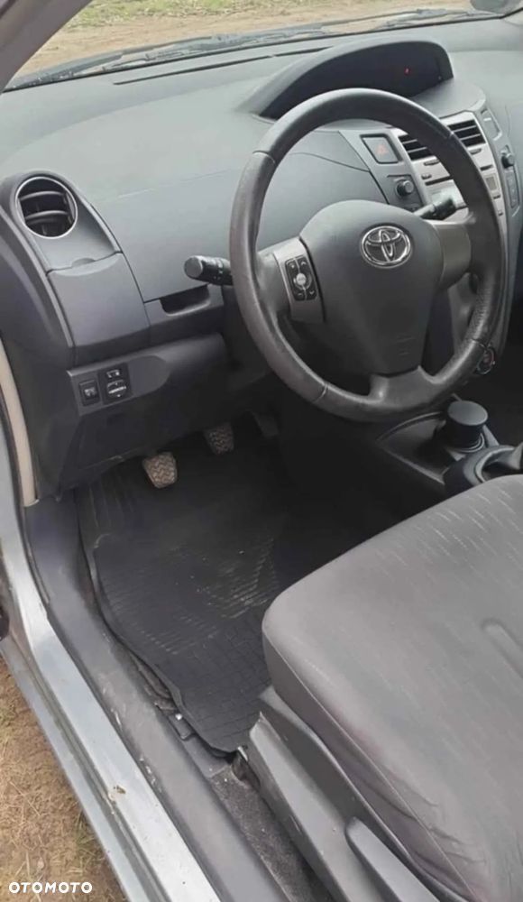 Toyota Yaris 1.4 D-4D Terra EU5 - 3