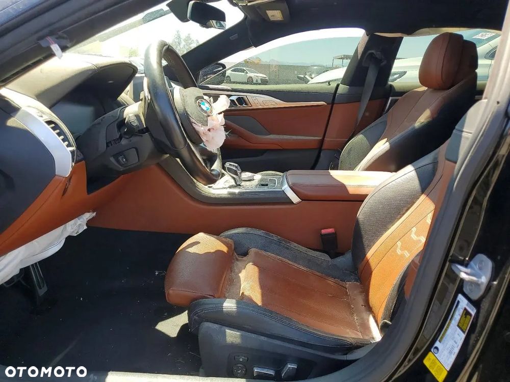 BMW Seria 8 - 26