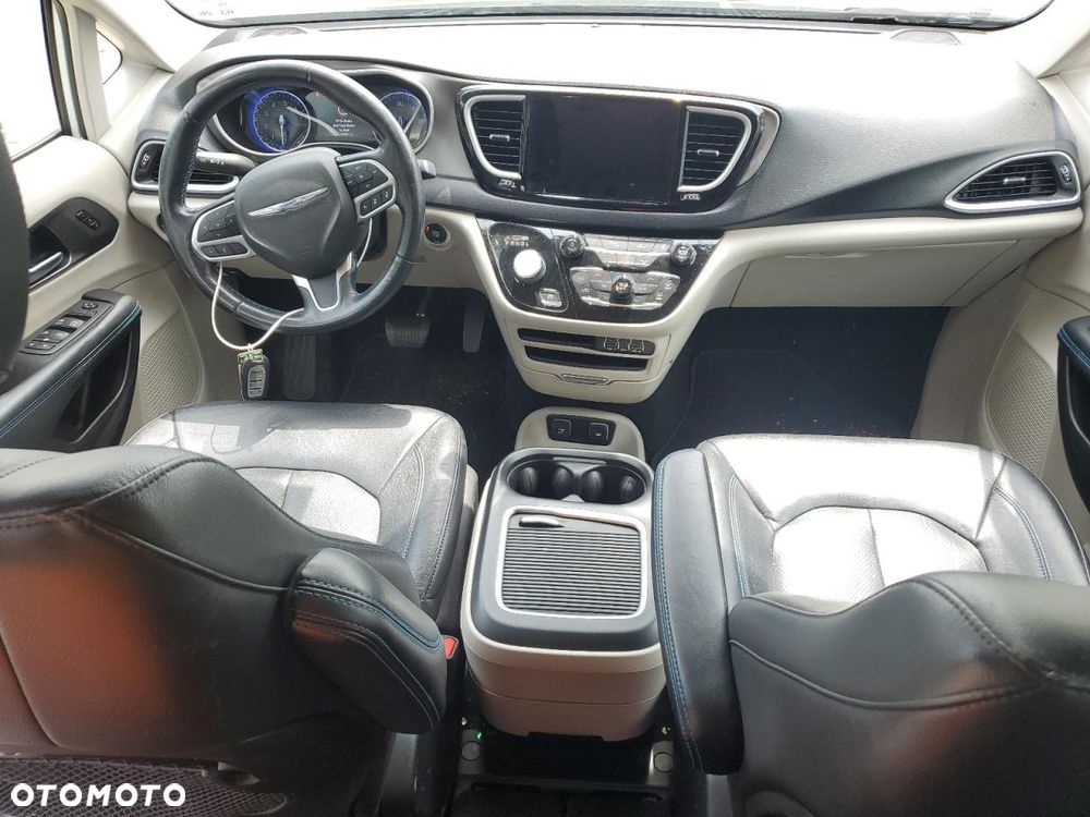 Chrysler Pacifica - 8