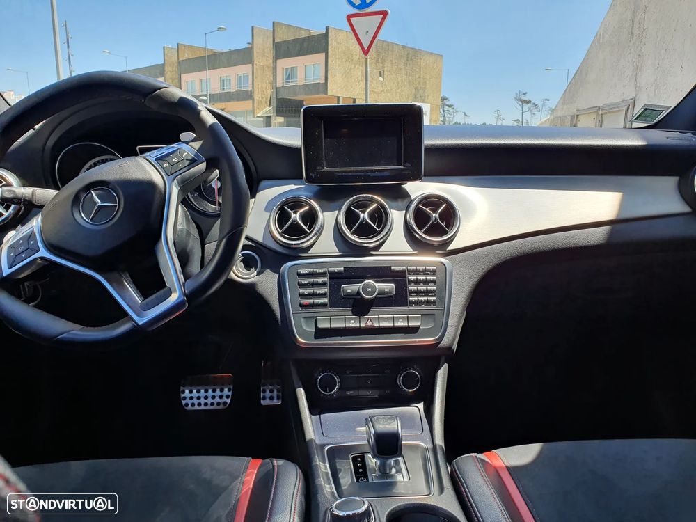 Mercedes-Benz CLA 45 AMG 4-Matic - 12