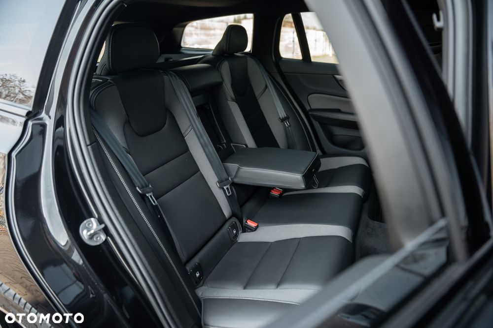 Volvo V60 B4 B DKG Ultimate Dark - 36