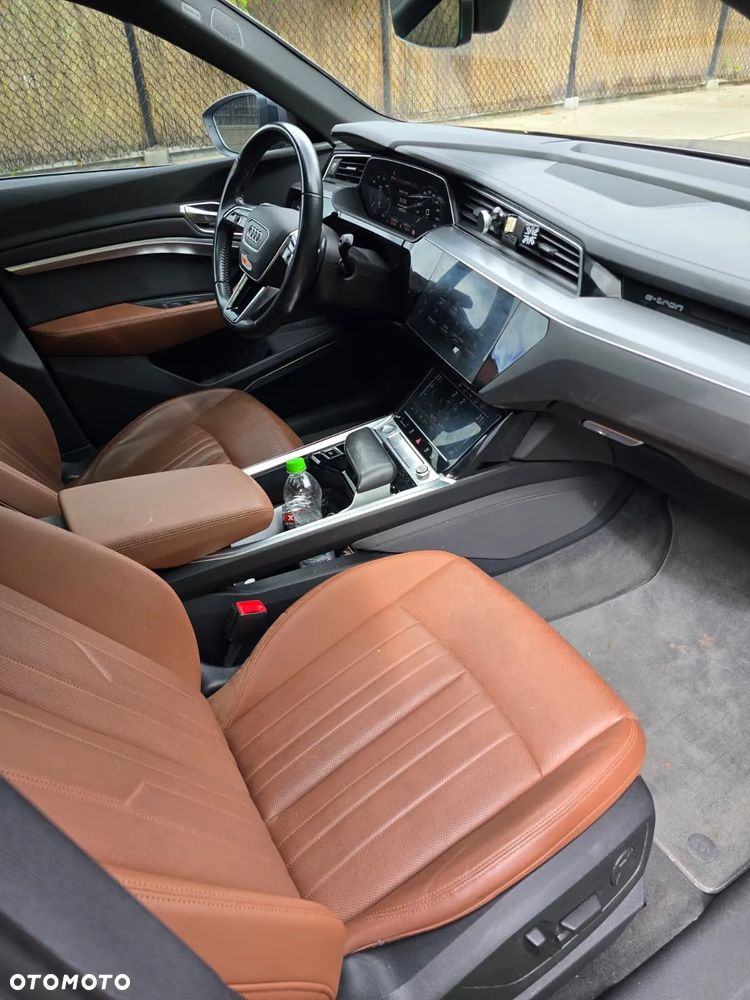 Audi e-tron 55 Quattro S line - 11