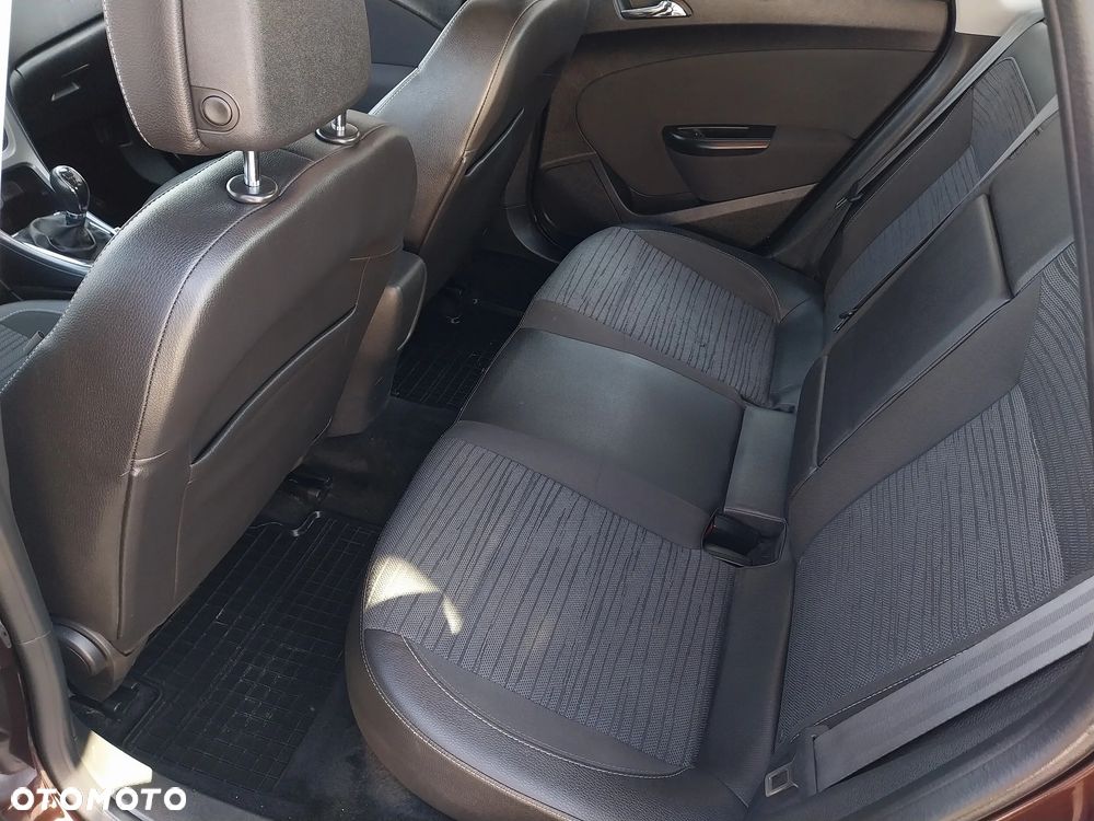 Opel Astra 1.4 T Executive EU6 - 16