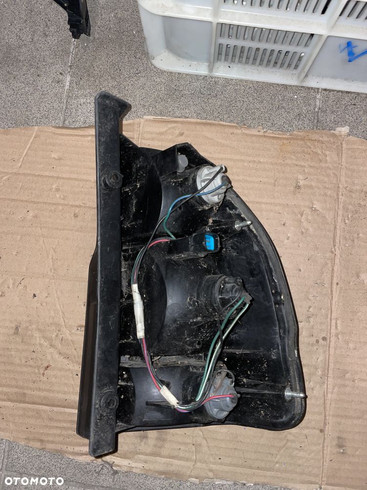 Lampa / reflektor Mitsubishi Pajero Sport lewy tył (ORYGINALNE) - 2