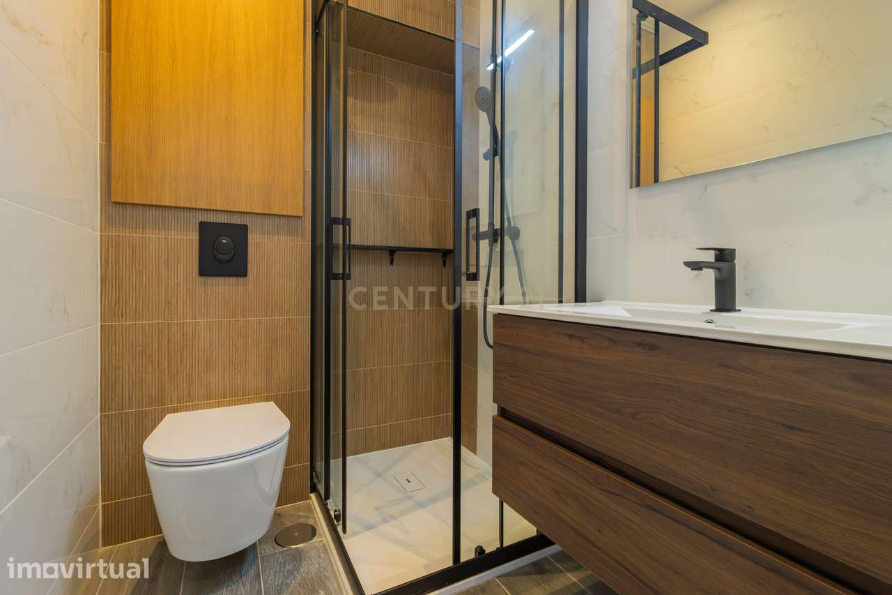 Escritorio transformado num Luxuoso T1 centro da cidade - Grande imagem: 5/12