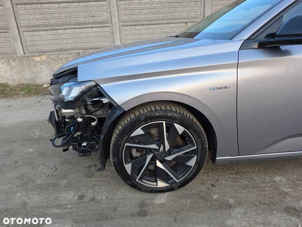 Peugeot 308 1.6 Hybrid PHEV Allure EAT8 - 31