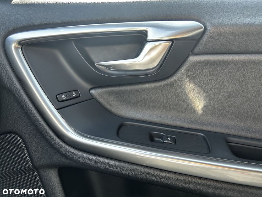 Volvo V60 Cross Country - 20