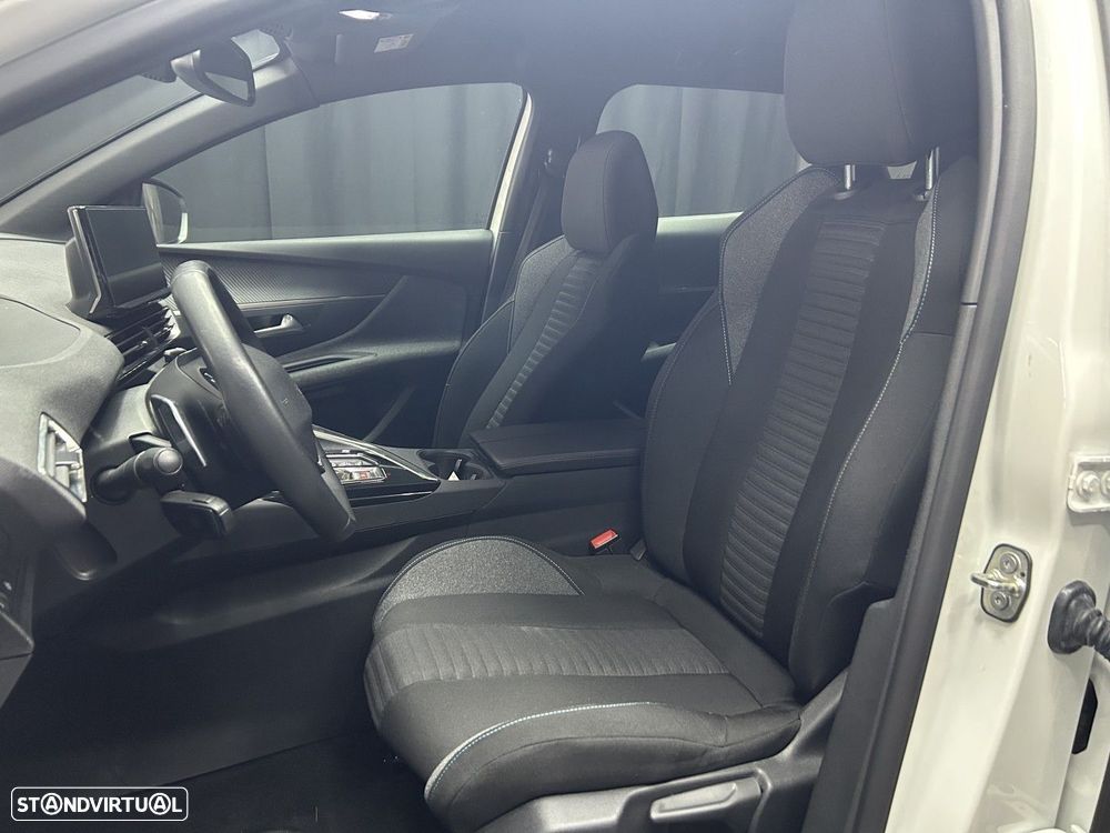 Peugeot 3008 1.2 PureTech Allure EAT8 - 8