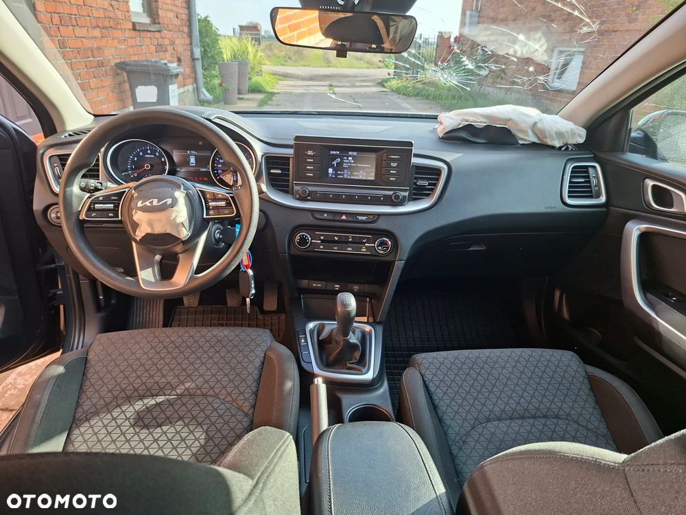 Kia Ceed - 10