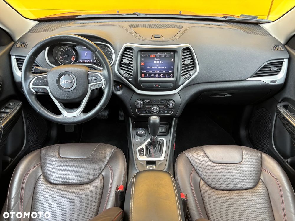 Jeep Cherokee - 24