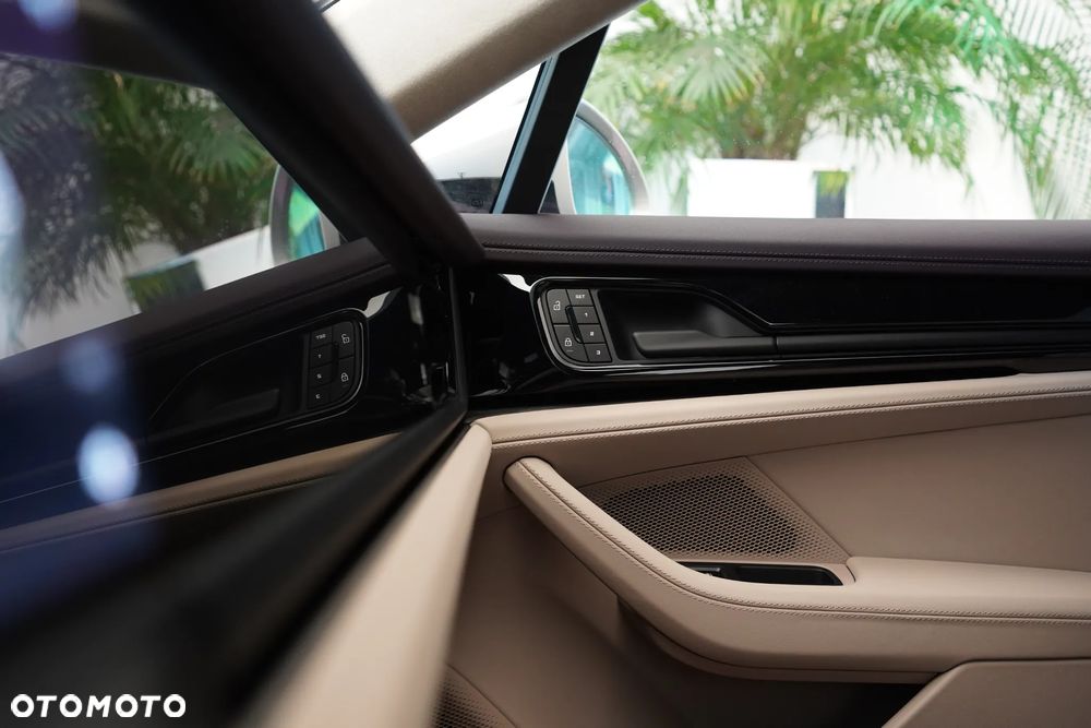 Porsche Panamera - 22