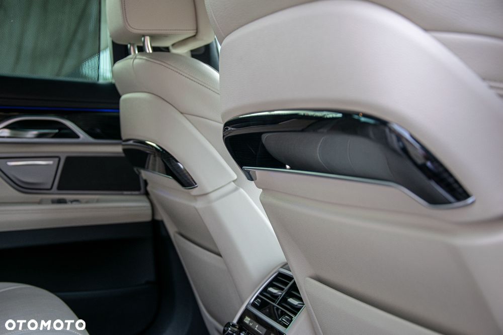 BMW Seria 7 740d xDrive - 29