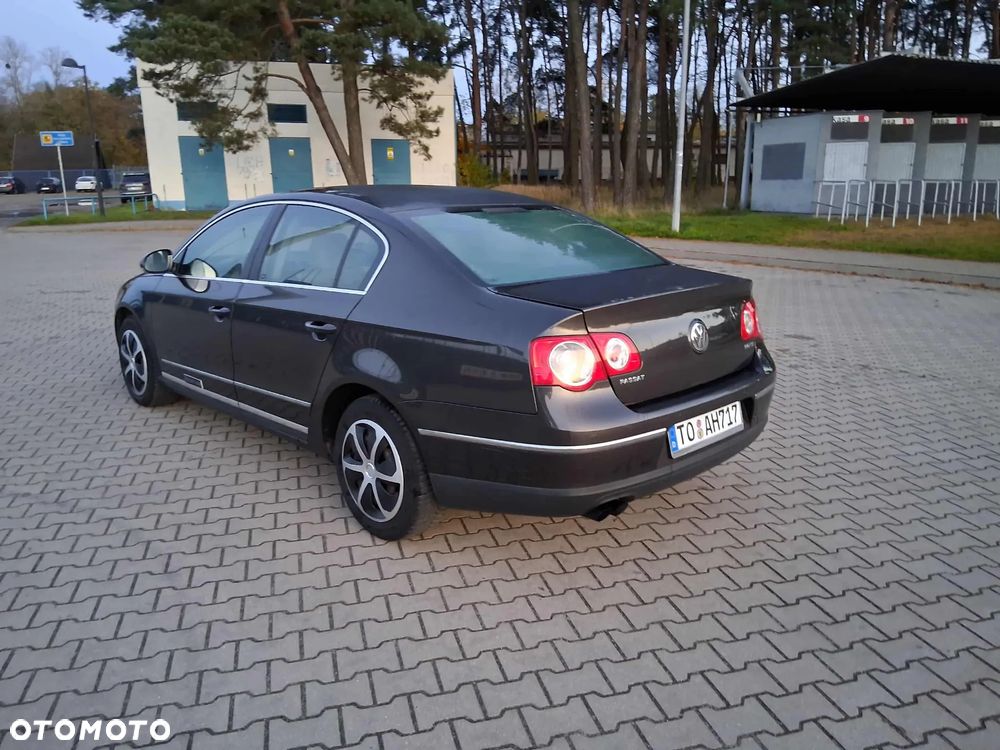 Volkswagen Passat - 4