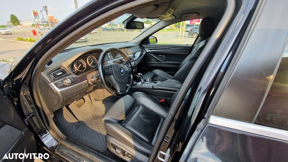 BMW Seria 5 525d xDrive - 12