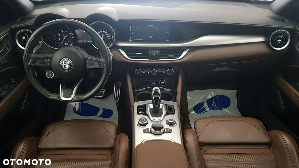 Alfa Romeo Stelvio - 14