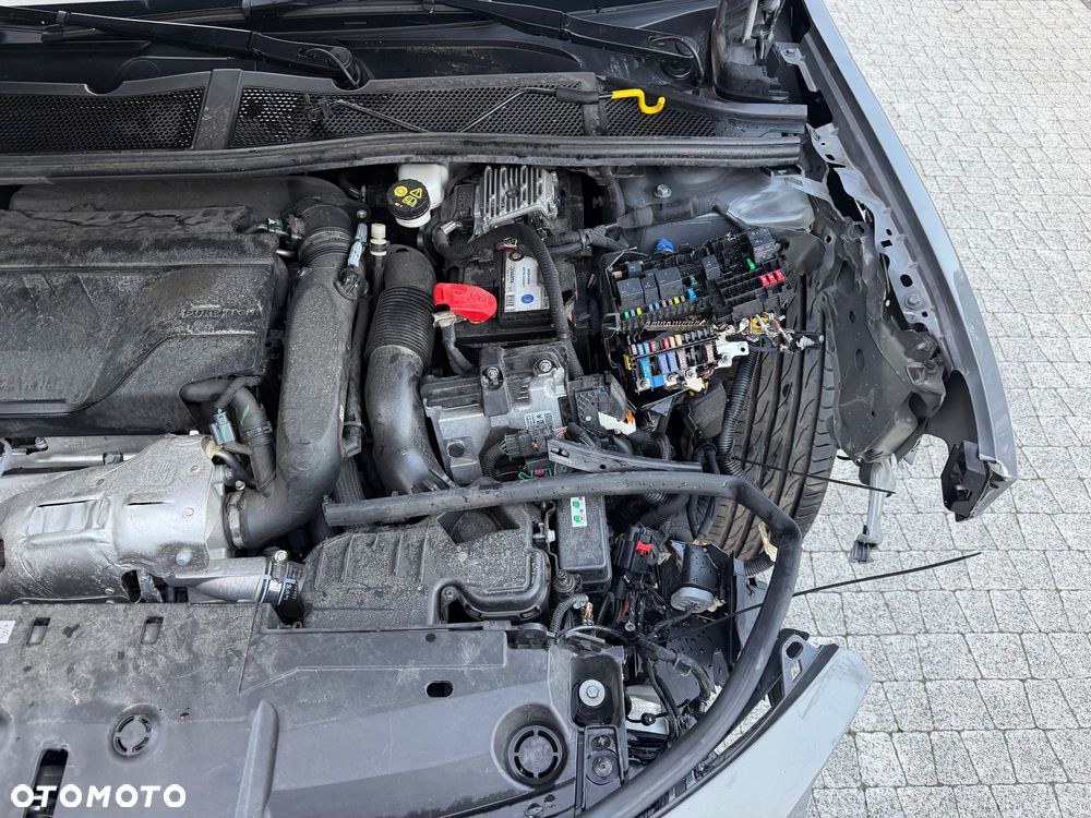 Peugeot 408 225 e-DSC7 GT Exclusive - 12