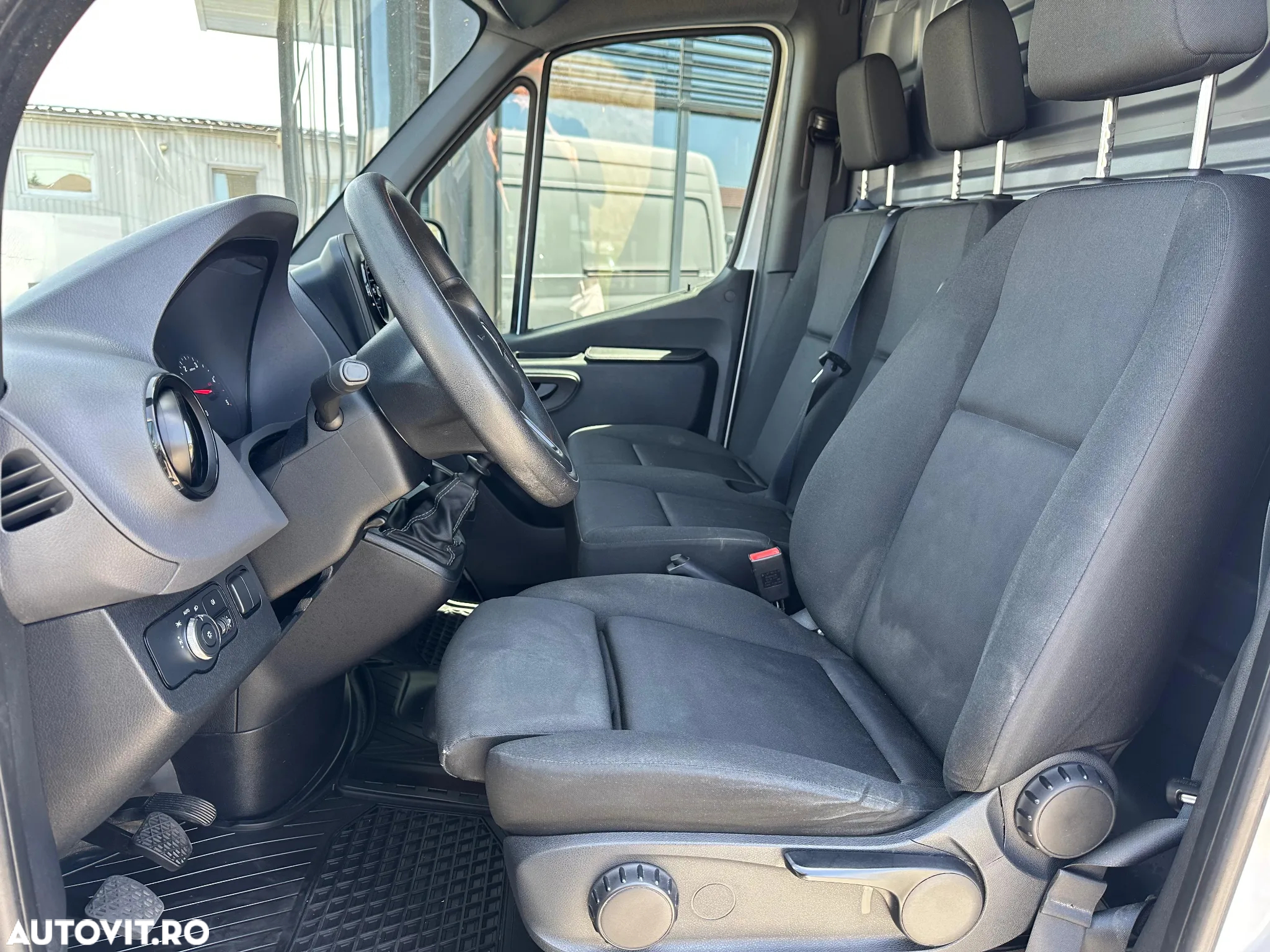 Mercedes-Benz Sprinter - 10