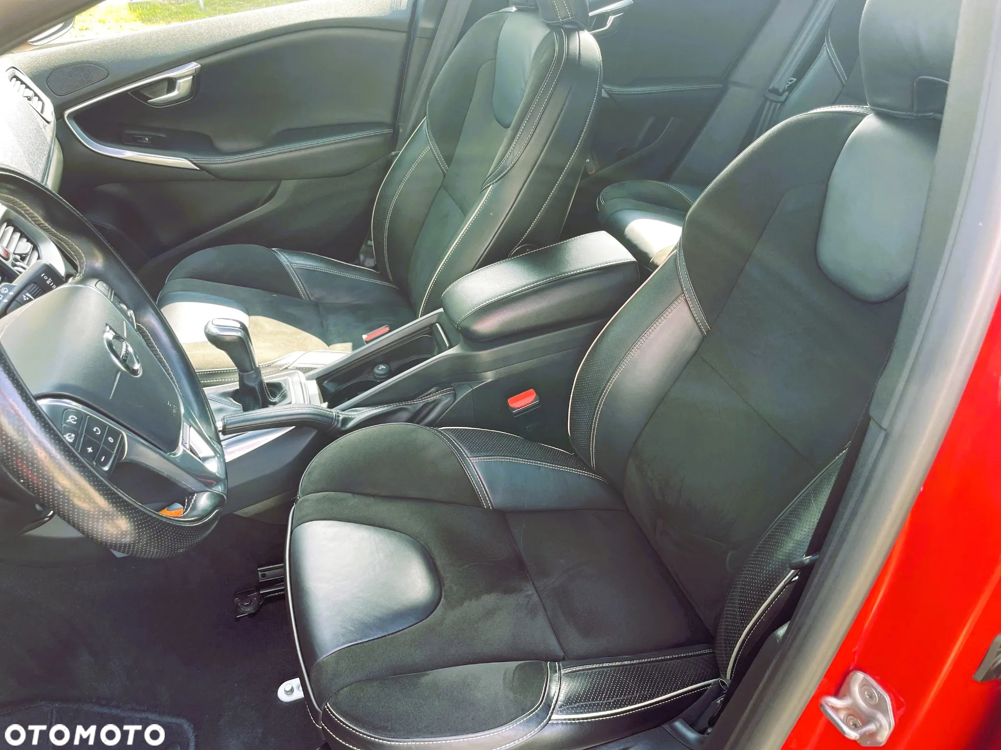 Volvo V40 D2 Drive-E R-Design Momentum - 25