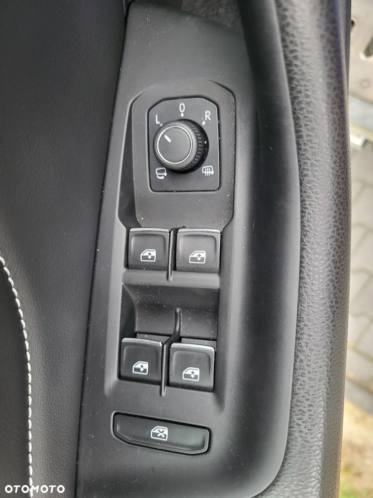 Volkswagen Passat - 34