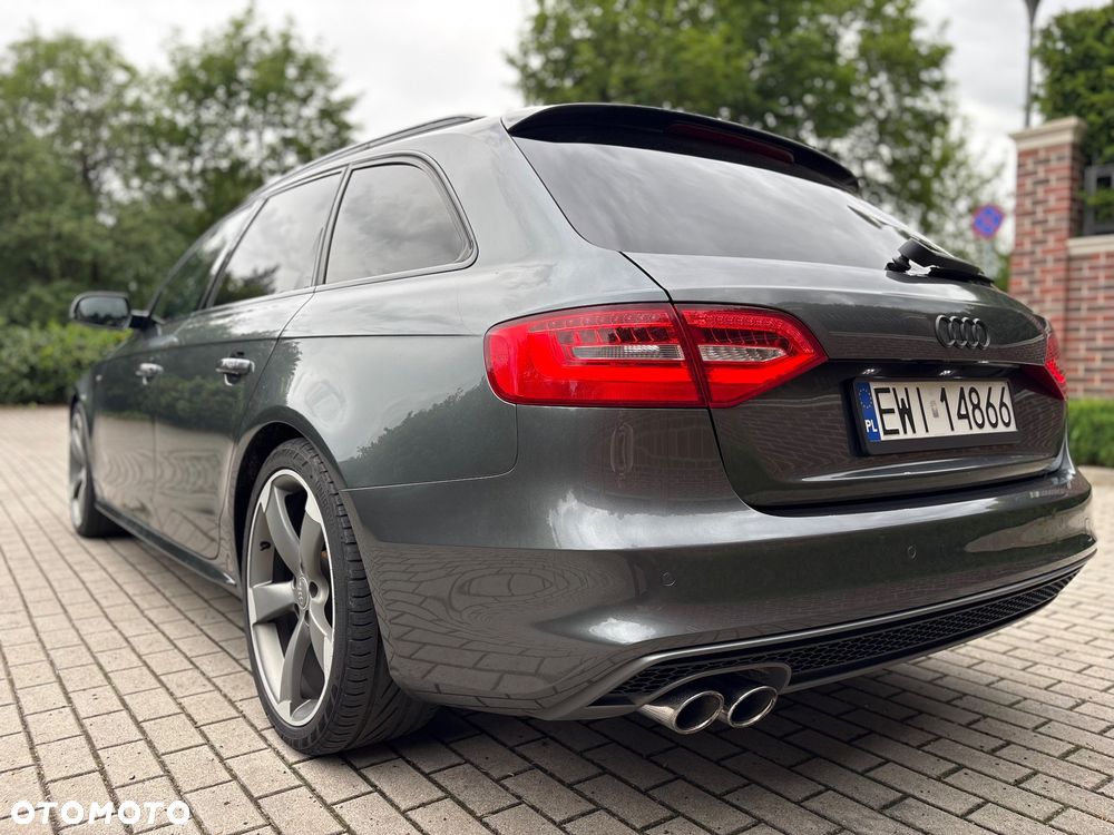 Audi A4 Avant 2.0 TDI Quattro S tronic - 31