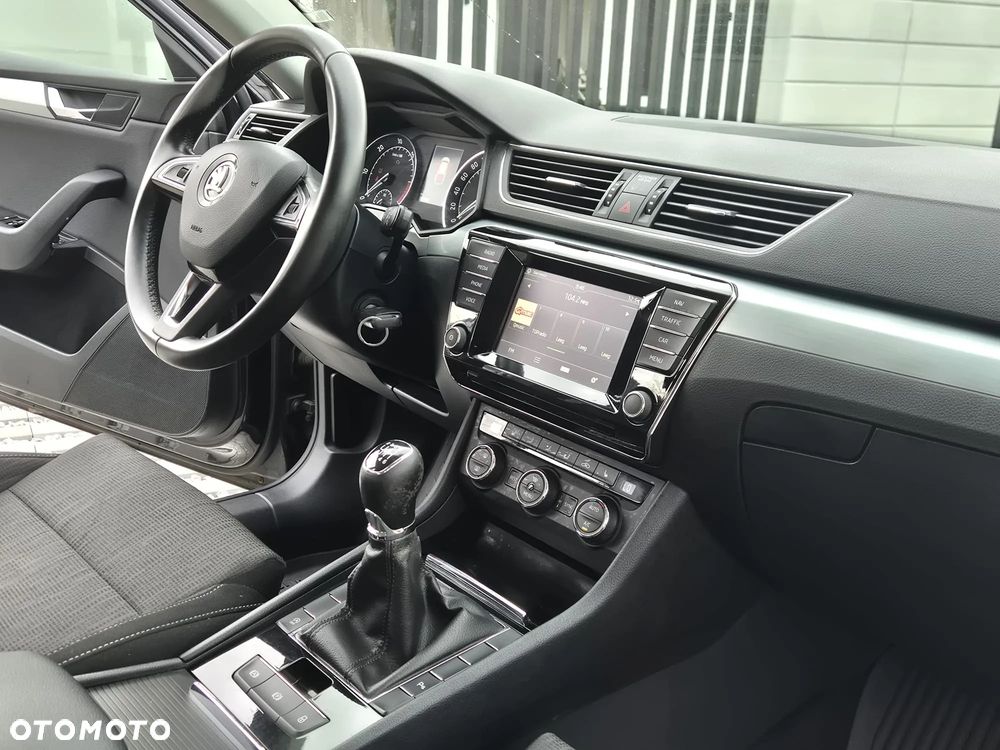 Skoda Superb 2.0 TDI Premium Edition - 25