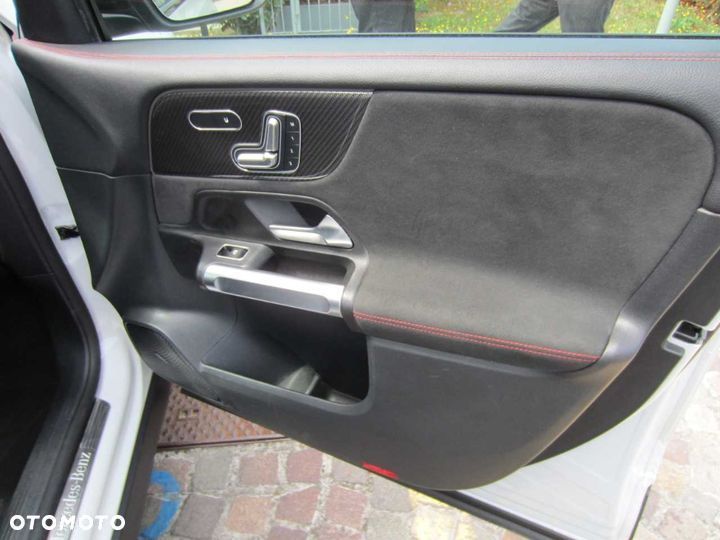 Mercedes-Benz GLB 220 d 4Matic 8G-DCT Progressive Advanced - 11