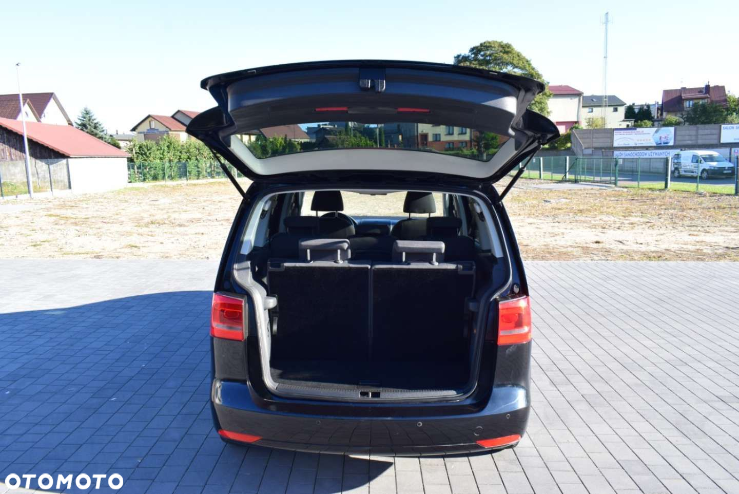 Volkswagen Touran - 11