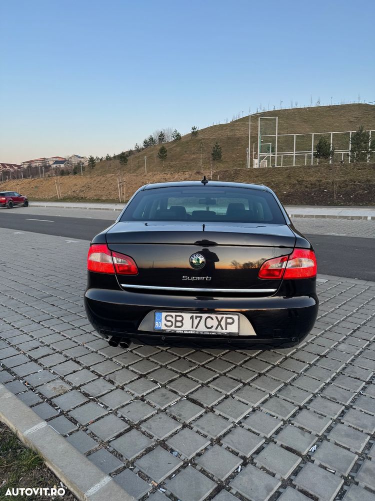 Skoda Superb 2.0 TDI DSG Ambition - 8