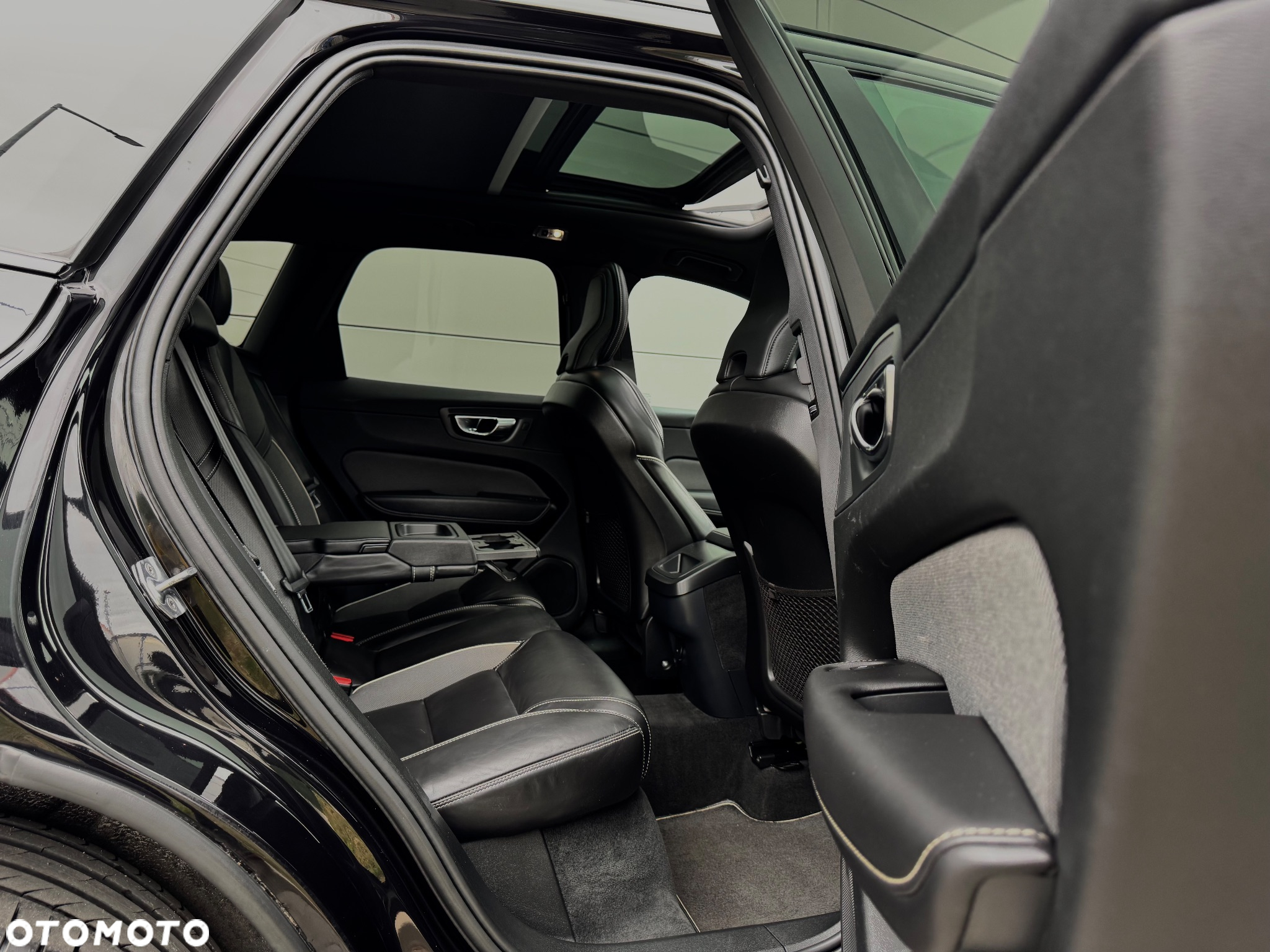 Volvo XC 60 D4 R-Design - 28