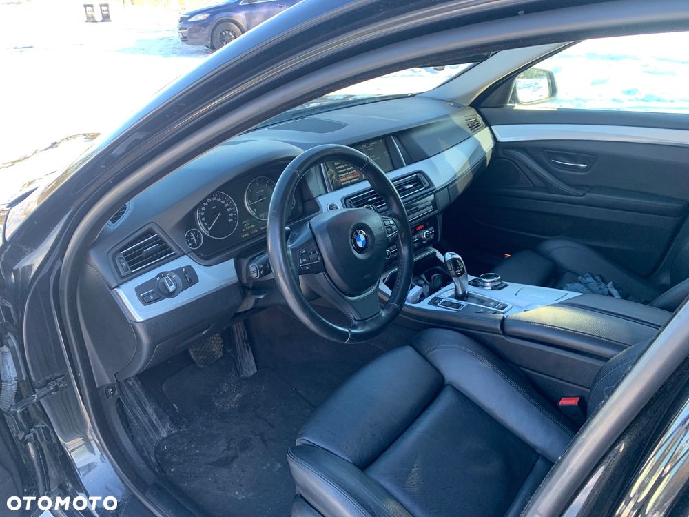 BMW Seria 5 520d xDrive - 13
