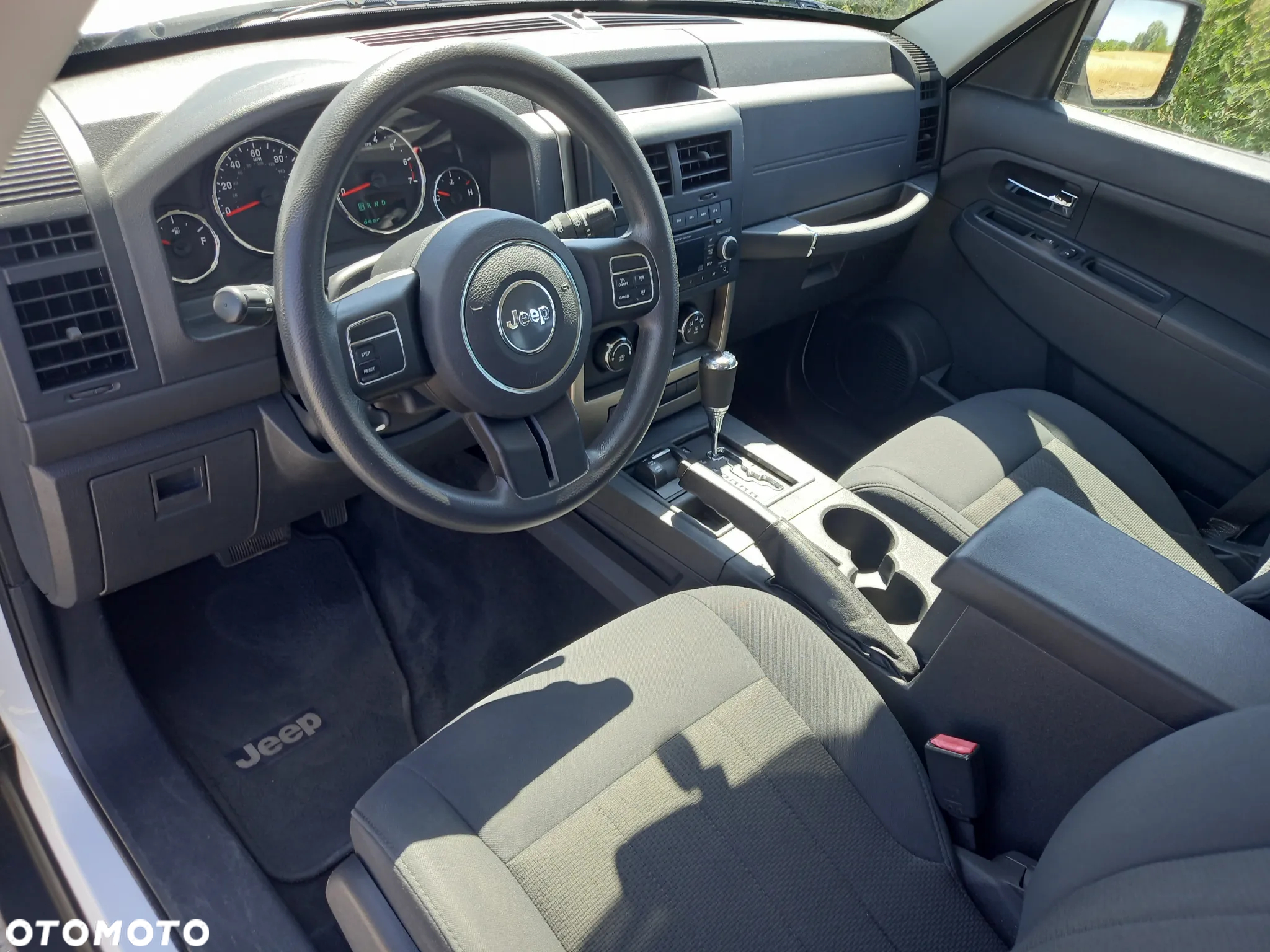 Jeep Liberty - 34