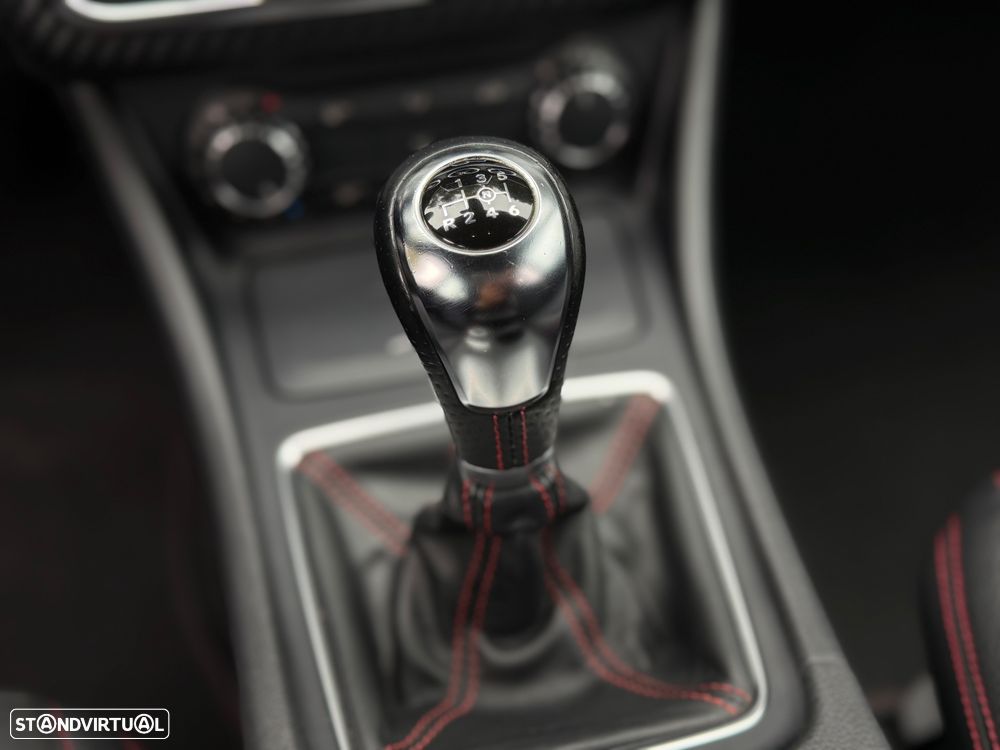 Mercedes-Benz A 180 CDi BE AMG Line - 17