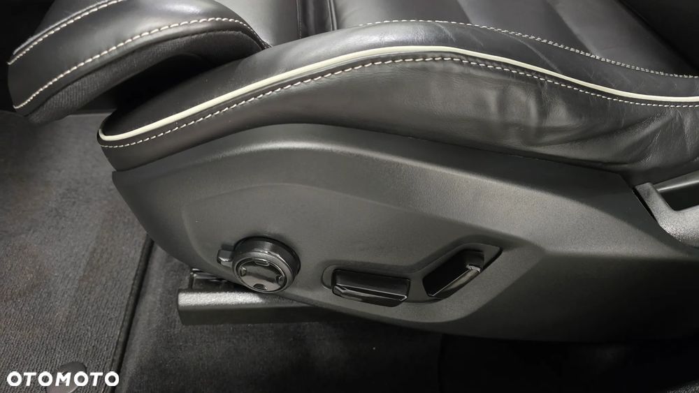 Volvo XC 60 B4 D Plus Dark - 15