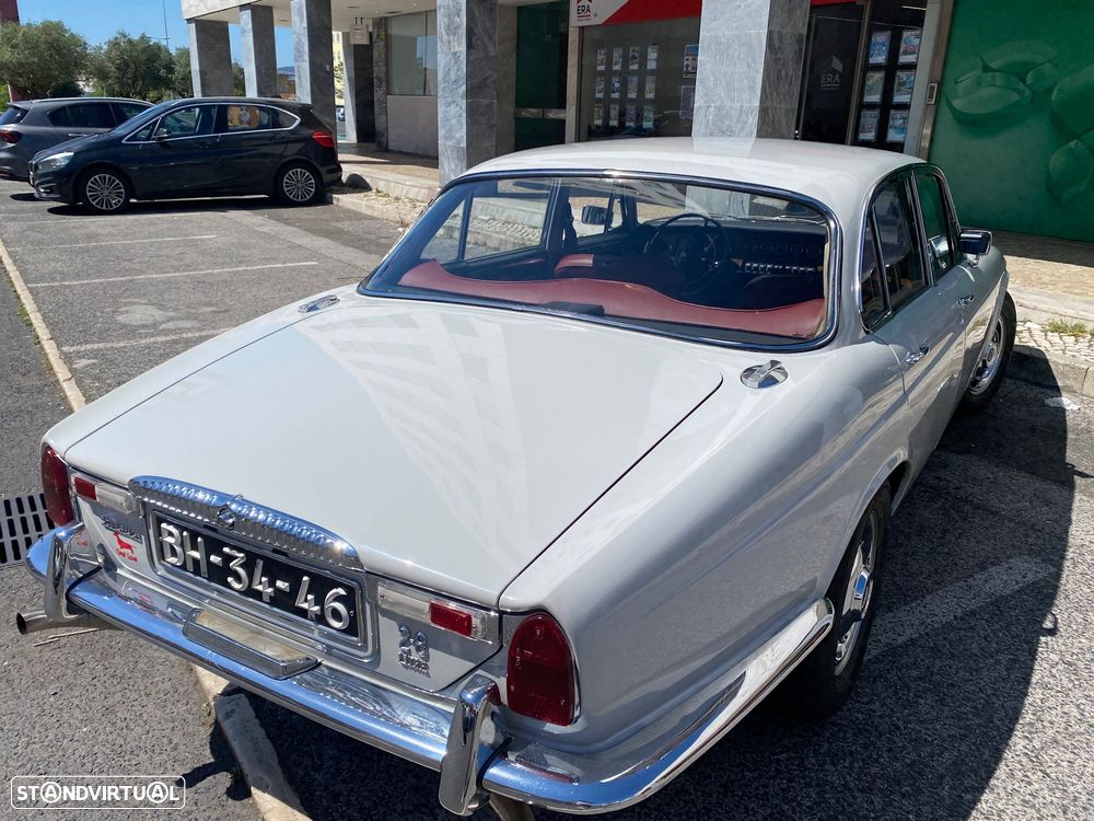 Daimler Sovereign - 6